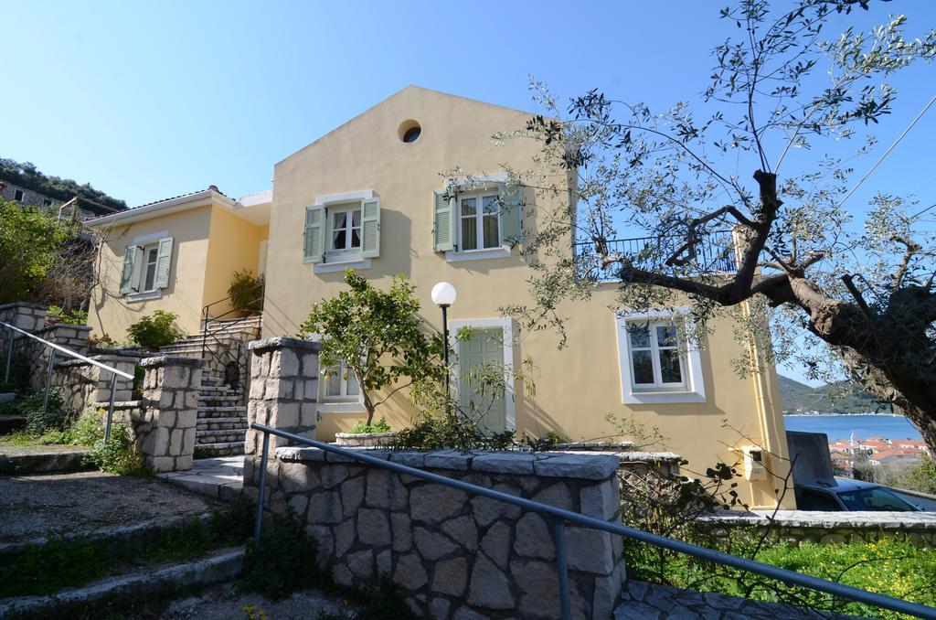 Yellow House Ithaca Vathy  Bilik gambar